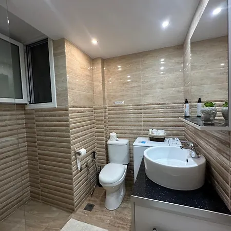Luxury Apartment *